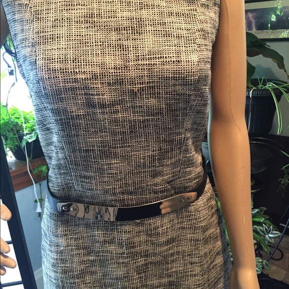 H&M textured sleeveless dress w / belt 8 - Picture 2 of 4